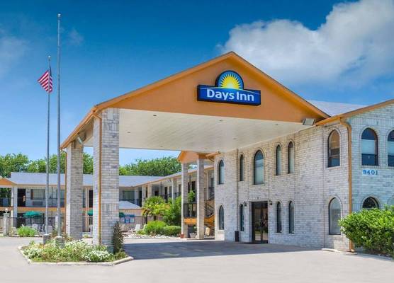 Days Inn Windcrest by Wyndham San Antonio 1