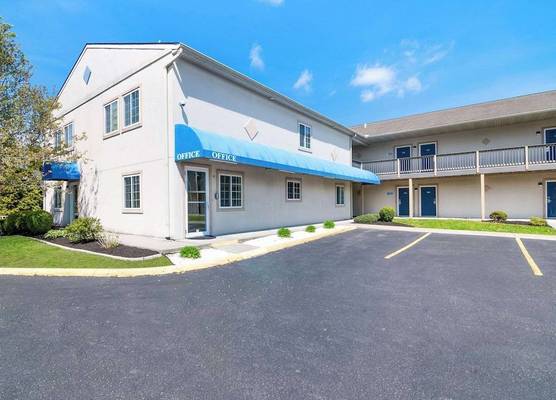 Econo Lodge Bethel - Danbury 1