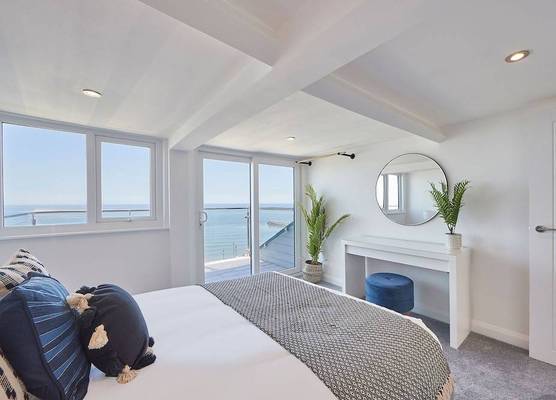 Host & Stay - Penthouse Pier View 1