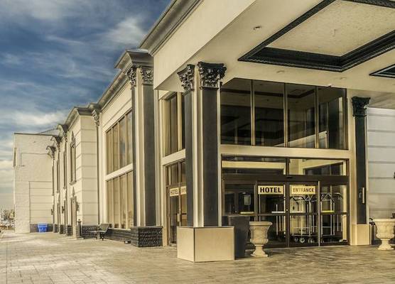 Woodbine Hotel and Suites 1