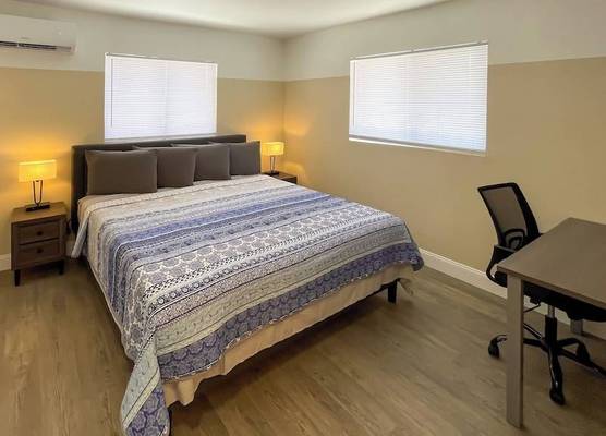 Lazy Cuckoo Inn - Sleek and Stylish Studio Apartments 1