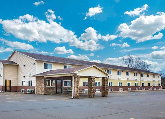 Super 8 by Wyndham Fort Madison 1