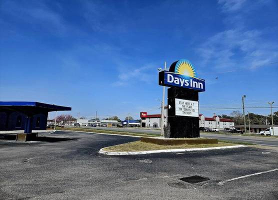 Days Inn by Wyndham Washington 1