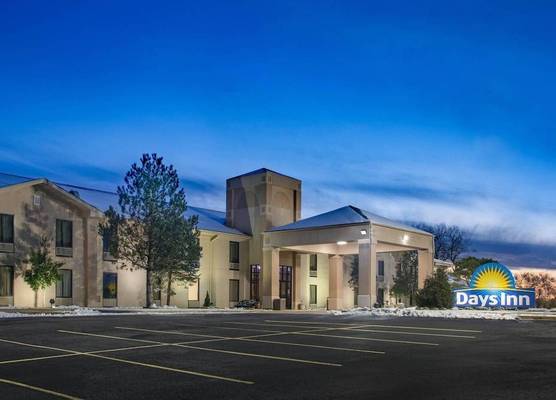 Days Inn & Suites by Wyndham Cuba 1