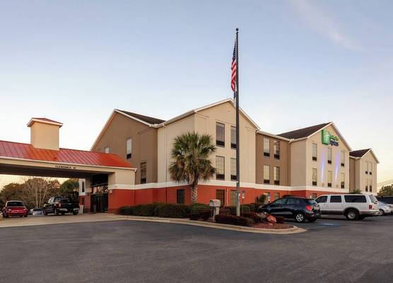 Holiday Inn Express & Suites MILTON EAST I-10 by IHG 1