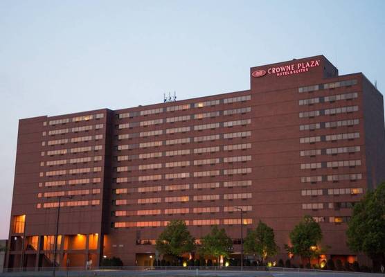 Crowne Plaza Suites MSP AIRPORT - MALL OF AMERICA by IHG 1