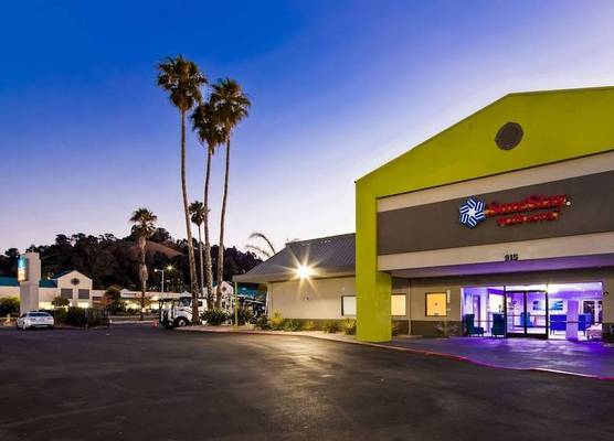 SureStay Plus Hotel by Best Western Point Richmond 1
