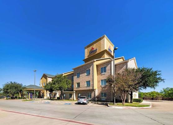 Comfort Inn & Suites Near Lake Lewisville 1