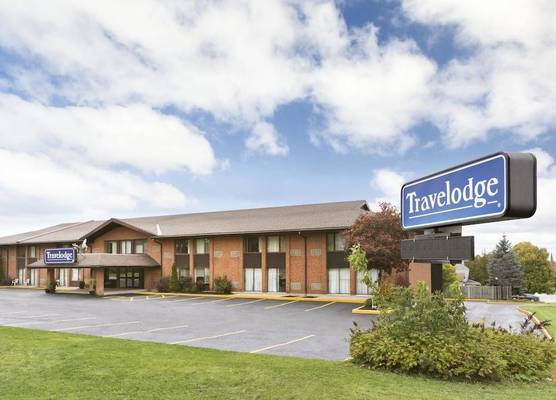 Travelodge by Wyndham Owen Sound ON 1