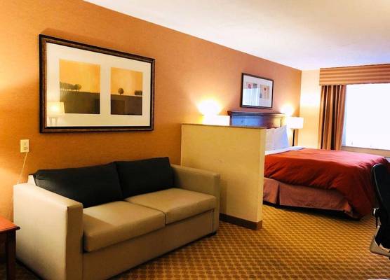 Queens County Inn and Suites Long Island City 1