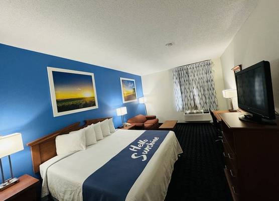 Days Inn & Suites by Wyndham Cambridge 1