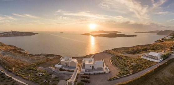 Agia Marina Caldera suites 1