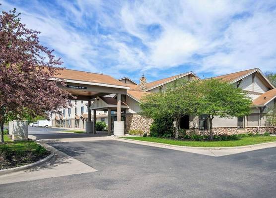 White Pine Inn & Suites 1