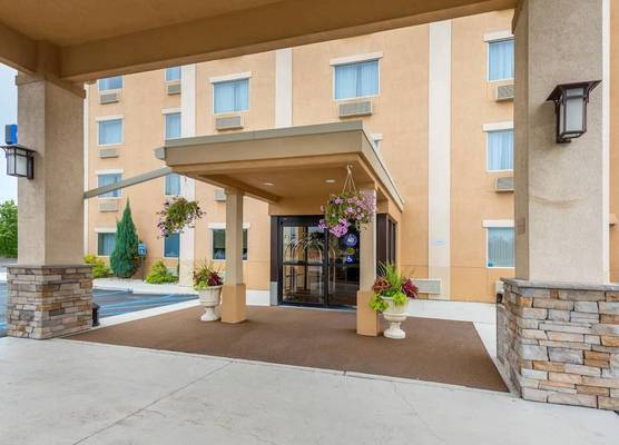 Comfort Inn & Suites Wilkes Barre - Arena 1