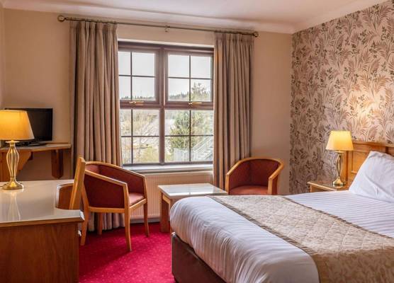Kee's Hotel 1
