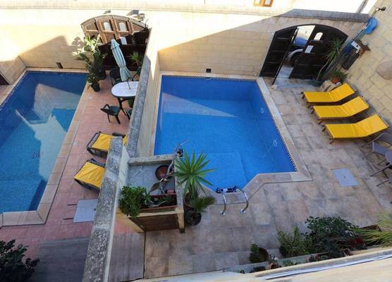 Grotto's Paradise B&B 1