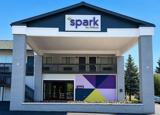 Spark By Hilton Lake George Outlets 1