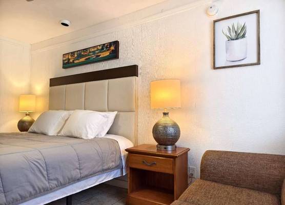 Lake Hudson Inn 1