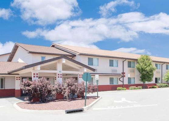 Super 8 by Wyndham Middletown 1