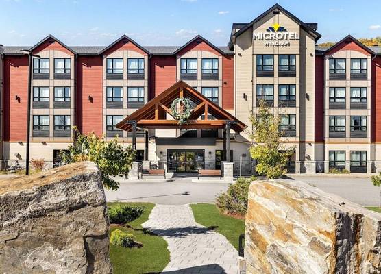 Microtel Inn & Suites by Wyndham Mont Tremblant 1