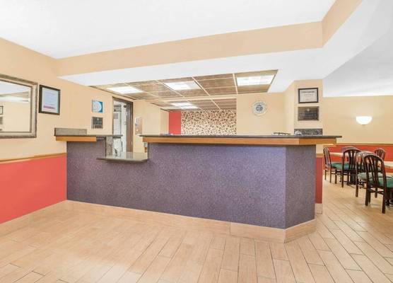 Super 8 by Wyndham Marshalltown 1