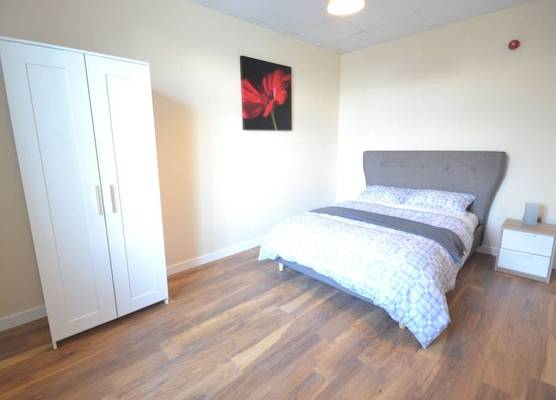 Premier Lodge Central 1
