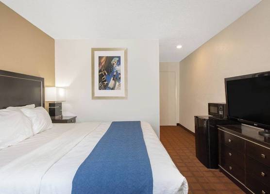 Umpqua Valley Hotel 1