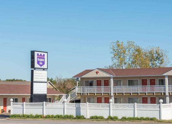 Knights Inn Ottawa 1