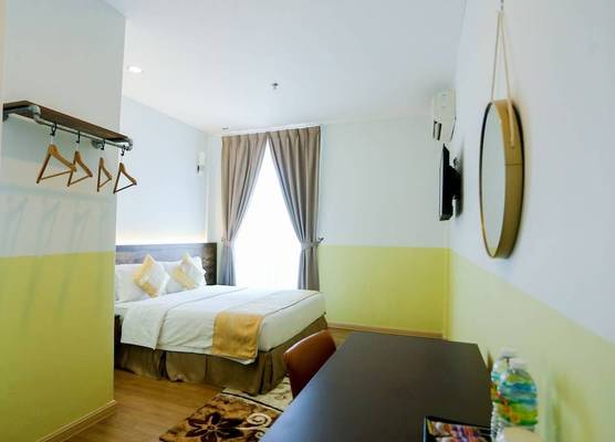 THE EXPLORER HOTEL 1