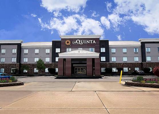 La Quinta Inn & Suits by Wyndham Pontoon Beach IL 1
