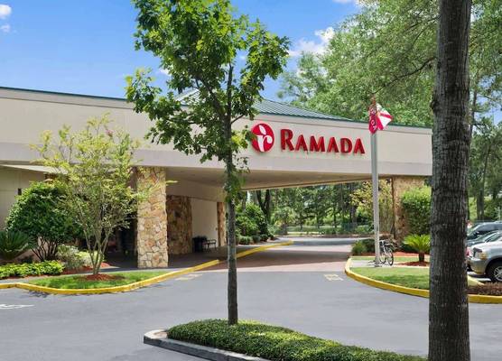 Ramada by Wyndham Jacksonville Hotel & Conference Center 1
