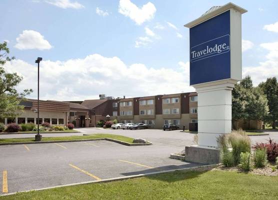 Travelodge by Wyndham Ottawa East 1
