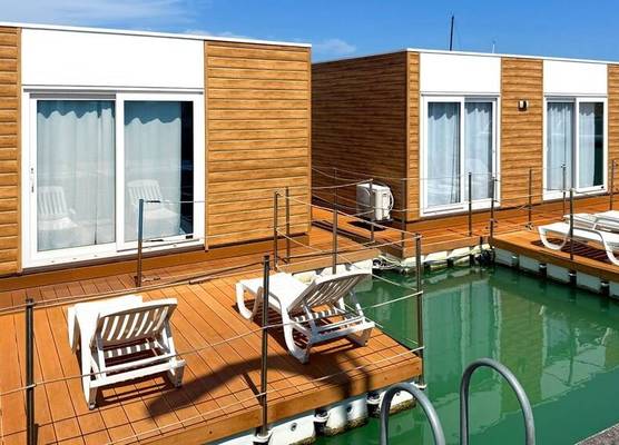 Floating Resort 1