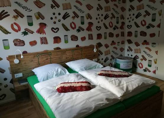 BRATWURSThotel 1