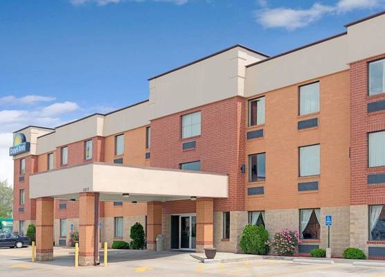 Days Inn by Wyndham Downtown St. Louis 1