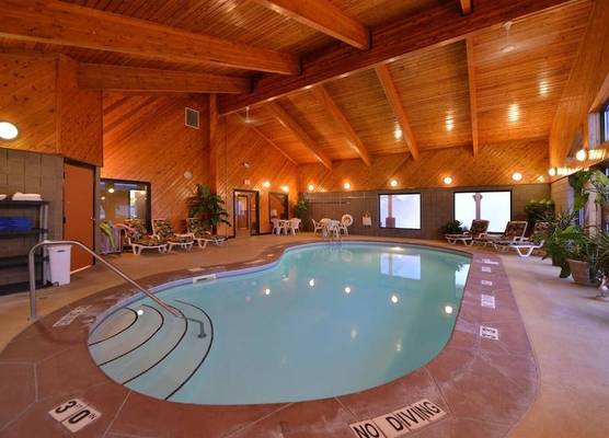 Super 8 by Wyndham Glenwood 1