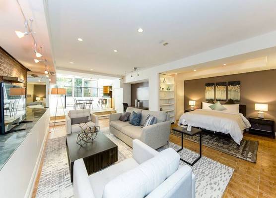 Chelsea Pines Inn 1