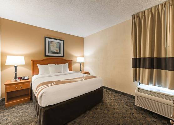 Quality Inn & Suites Portage Central 1