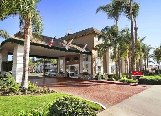 Ramada by Wyndham Costa Mesa/Newport Beach 1