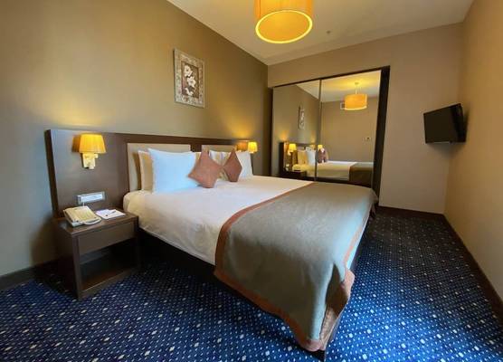 Parkside Hotel & Apartments 1