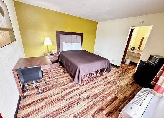 Regency Inn Iola 1