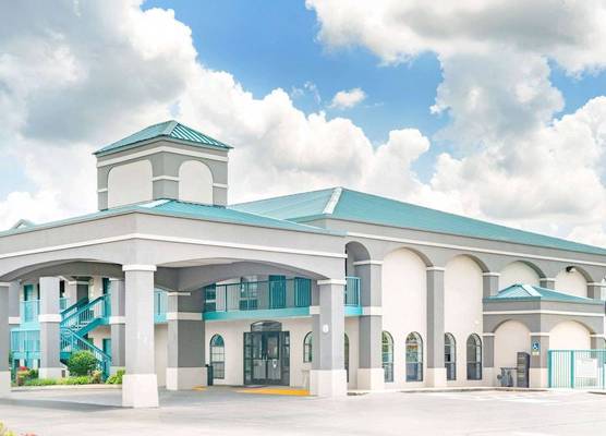 Super 8 by Wyndham Murfreesboro 1