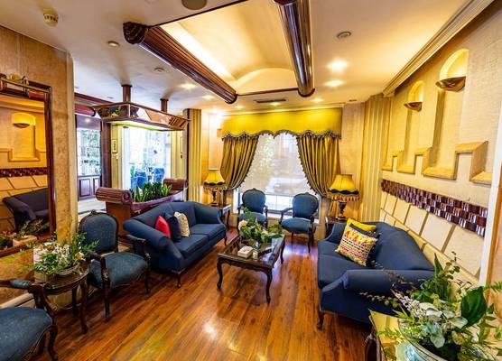 Comfort Hotel Suites 1