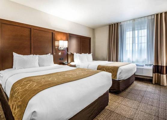 Comfort Suites at Par 4 Resort 1