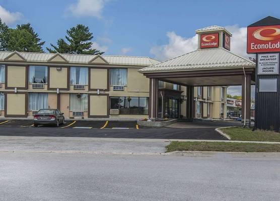 Econo Lodge Orillia 1