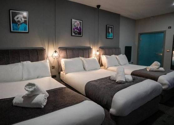 Hotel 105 1