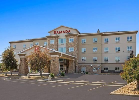 Ramada by Wyndham Drumheller Hotel & Suites 1