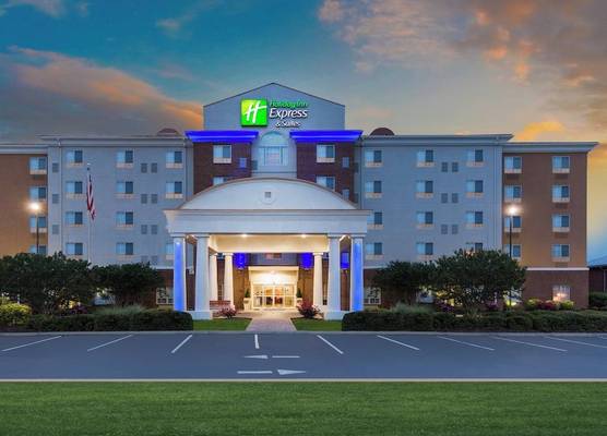 Holiday Inn Express & Suites PETERSBURG - FORT LEE by IHG 1