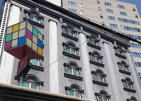 Cube Hotel 1