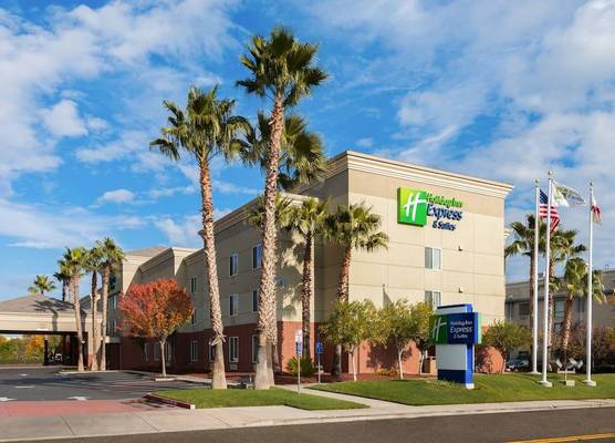 Holiday Inn Express & Suites VACAVILLE by IHG 1